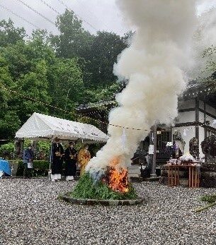 本尊供養祭ならびに柴燈護摩祈祷を修法しました。